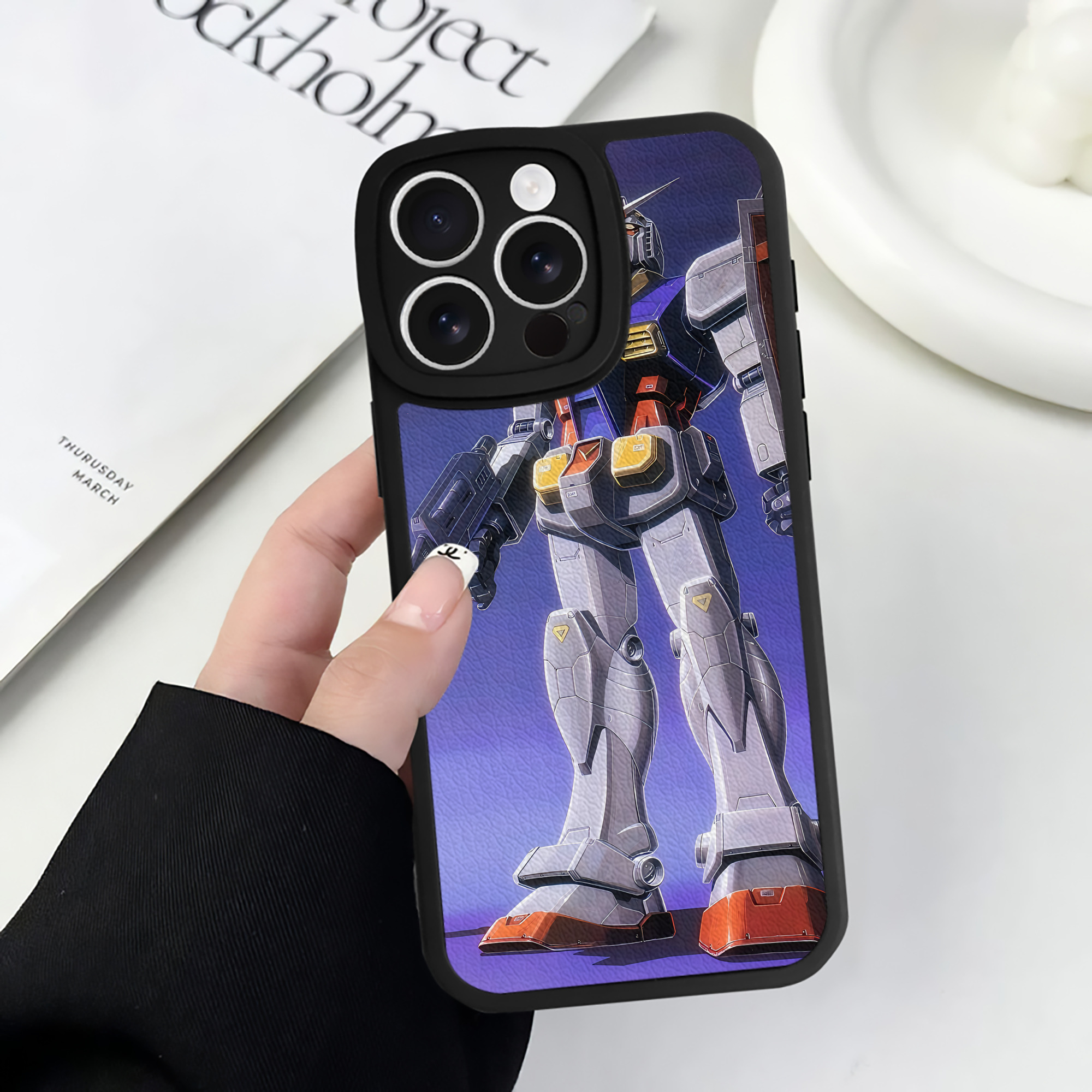 （画像用） 機動戦士ガンダム Mobile Suit Gundam 【iPhone 16シリーズ対応】シリコンスマホケース（レザー調） 材質：シリコン